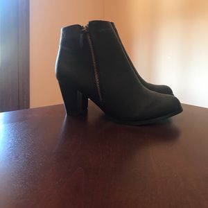 Black, heeled Ankle boots 👢